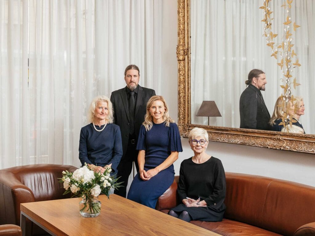 Hautaustoimisto Aution henkilöstö.